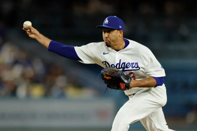 Edwin Díaz reunion, Dodgers vs Mets 2026, Edwin Díaz knee tests, Dave Roberts update, MLB closer news